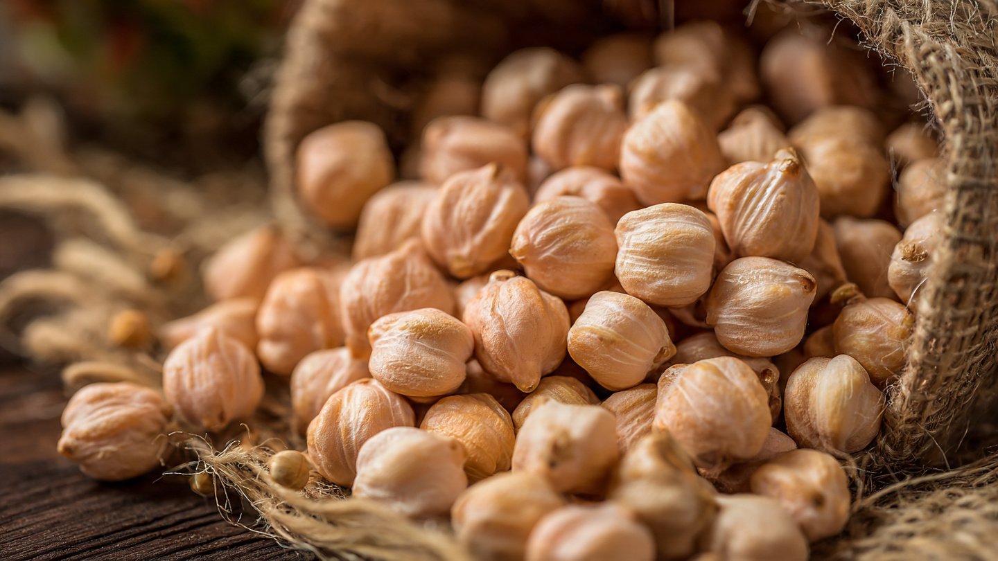 Grow Chickpeas at Home Easily: Step-by-Step Guide to Fresh, Nutritious Beans!
